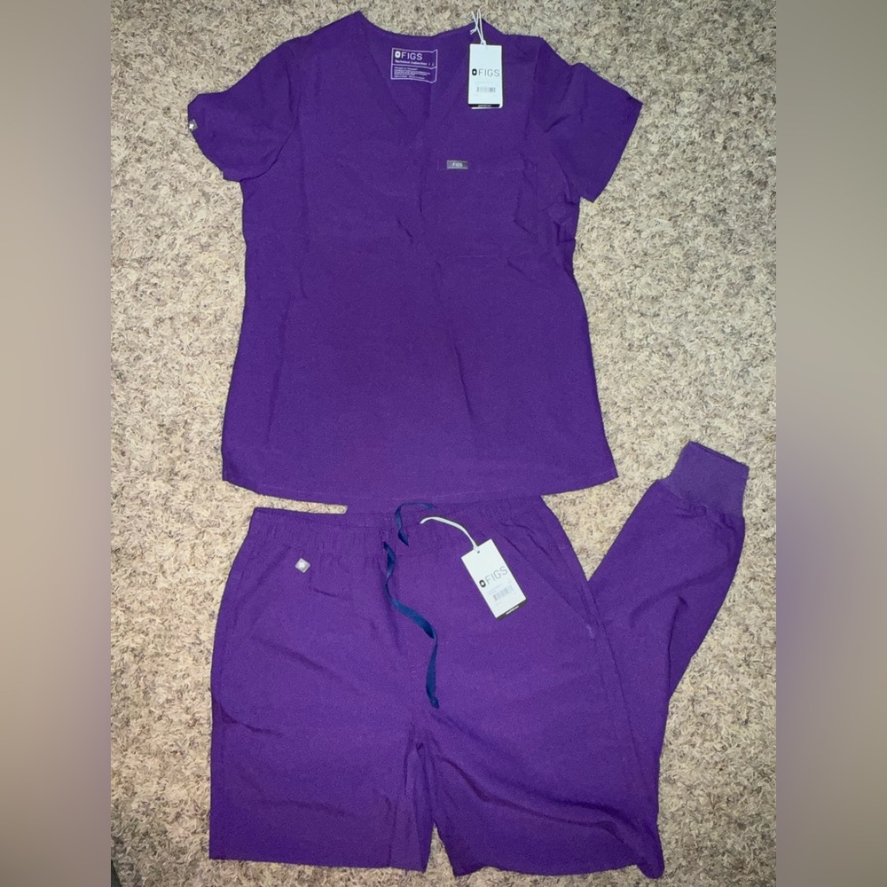 FIGS - violet scrub set